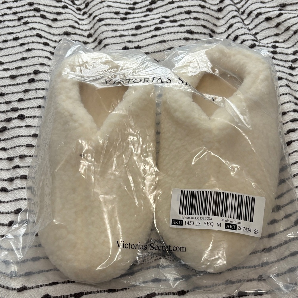 Victoria's Secret Soft faux shearling Slippers